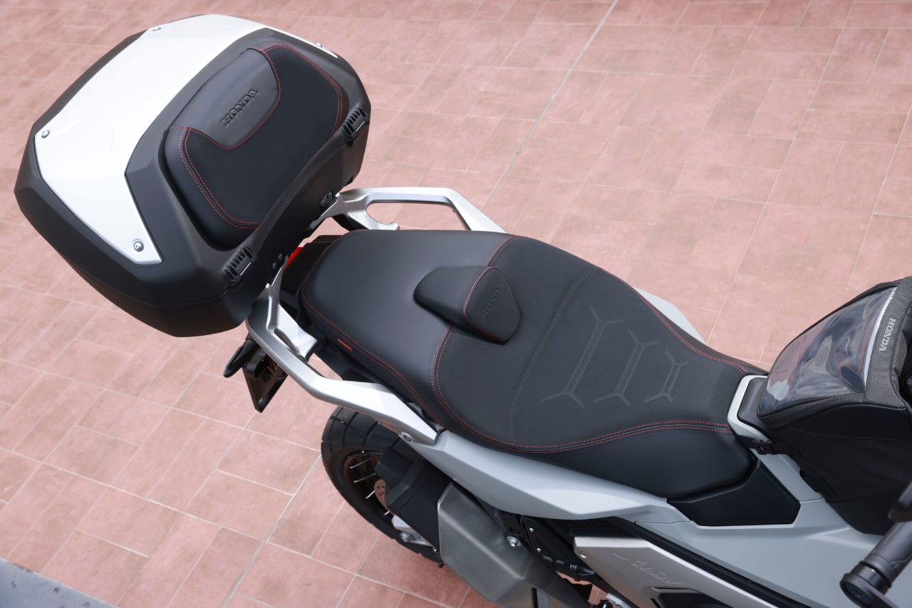 Honda X-ADV: tutte le immagini del modello 2025